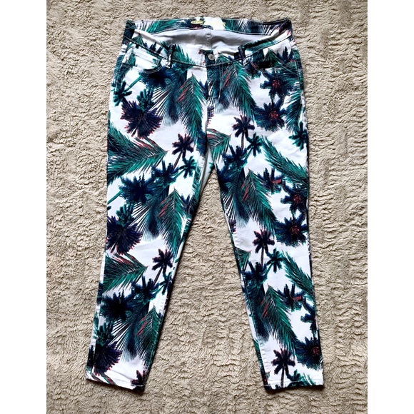 Old Navy Denim - Old Navy Rockstar Palm Leaf Slim Ankle Capri Jeans